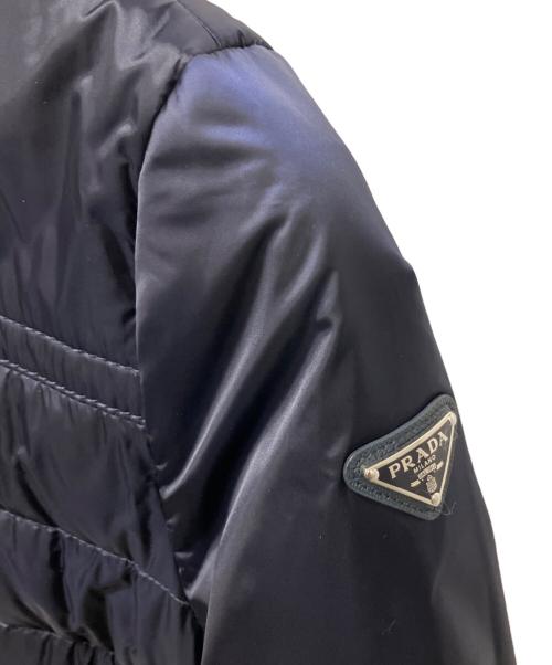 PRADA（プラダ）PRADA (プラダ) トライアングルプレートライトダウンジャケット ネイビー サイズ:48の古着・服飾アイテム