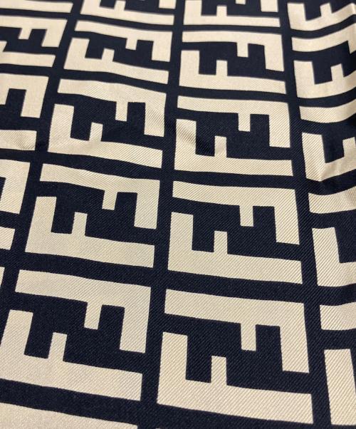 FENDI（フェンディ）FENDI (フェンディ) 大判 総柄シルクスカーフの古着・服飾アイテム