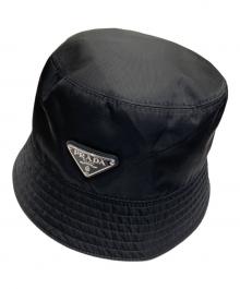 PRADA（プラダ）の古着「ロゴプレート ナイロンバケットハット」｜ブラック