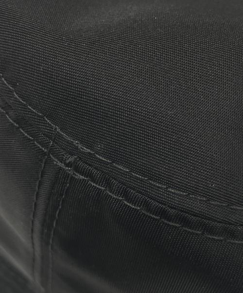 PRADA（プラダ）PRADA (プラダ) ロゴプレート ナイロンバケットハット ブラック サイズ:Mの古着・服飾アイテム