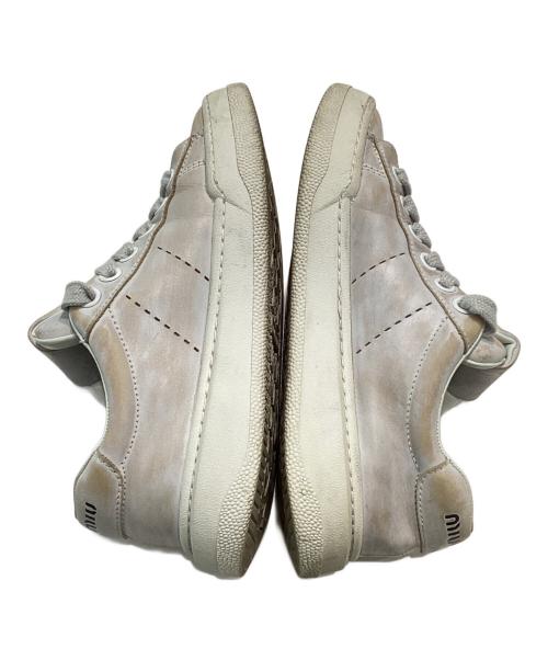 MIU MIU（ミュウミュウ）MIU MIU (ミュウミュウ) ヴィンテージ加工レザースニーカー ホワイト サイズ:36の古着・服飾アイテム