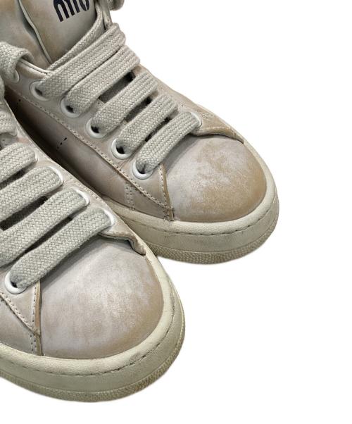 MIU MIU（ミュウミュウ）MIU MIU (ミュウミュウ) ヴィンテージ加工レザースニーカー ホワイト サイズ:36の古着・服飾アイテム