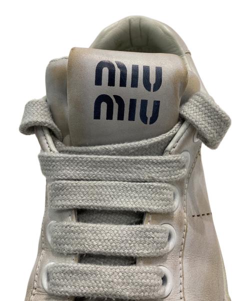 MIU MIU（ミュウミュウ）MIU MIU (ミュウミュウ) ヴィンテージ加工レザースニーカー ホワイト サイズ:36の古着・服飾アイテム
