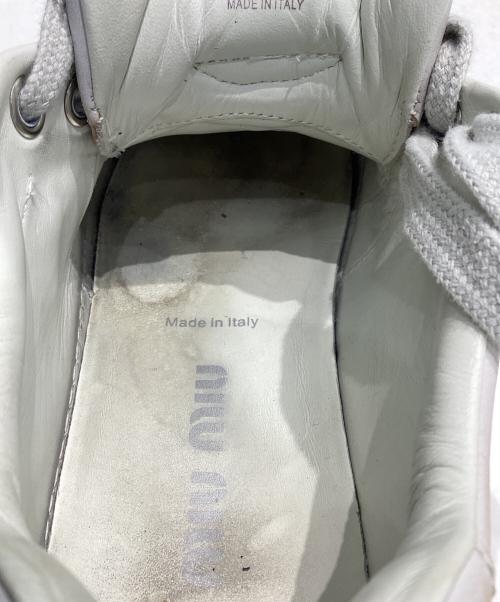 MIU MIU（ミュウミュウ）MIU MIU (ミュウミュウ) ヴィンテージ加工レザースニーカー ホワイト サイズ:36の古着・服飾アイテム