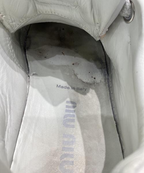 MIU MIU（ミュウミュウ）MIU MIU (ミュウミュウ) ヴィンテージ加工レザースニーカー ホワイト サイズ:36の古着・服飾アイテム