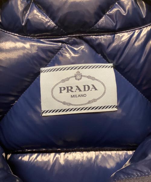 PRADA（プラダ）PRADA (プラダ) シャイニーキルティング/ナイロンダウンジャケロゴデザイン /ダウンジャケット ネイビー サイズ:36の古着・服飾アイテム