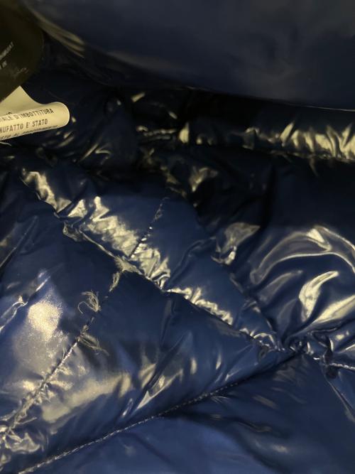 PRADA（プラダ）PRADA (プラダ) シャイニーキルティング/ナイロンダウンジャケロゴデザイン /ダウンジャケット ネイビー サイズ:36の古着・服飾アイテム