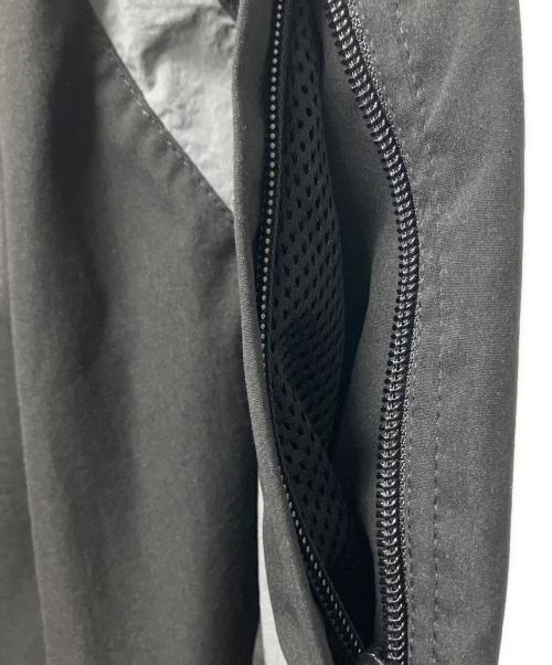 BALENCIAGA（バレンシアガ）BALENCIAGA (バレンシアガ) 25SS/トラックワイドナイロンパンツ/Tracksuit Pants 'Black/Elephant Grey' ブラック サイズ:Sの古着・服飾アイテム