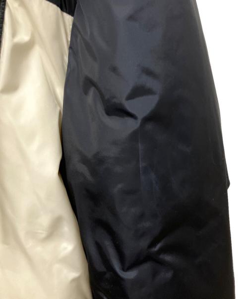 MONCLER（モンクレール）MONCLER (モンクレール) ダウンジャケット　D209H4232500 ホワイト×ネイビー×レッド サイズ:3の古着・服飾アイテム