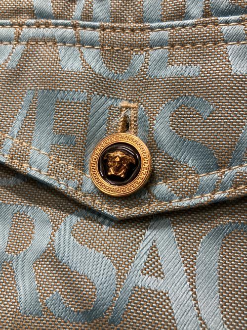 VERSACE（ヴェルサーチェ）VERSACE (ヴェルサーチェ) 総柄デザインジャケット　1011032 1A07734 スカイブルー サイズ:46の古着・服飾アイテム