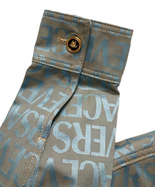 VERSACE（ヴェルサーチェ）VERSACE (ヴェルサーチェ) 総柄デザインジャケット　1011032 1A07734 スカイブルー サイズ:46の古着・服飾アイテム