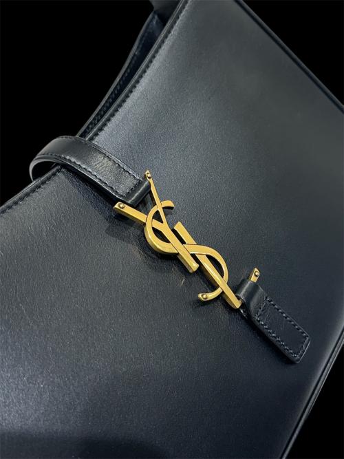 Saint Laurent Paris（サンローランパリ）Saint Laurent Paris (サンローランパリ) ル・サンカセット ワンショルダーバッグ/ホーボーバッグ/YSL金具 ブラック サイズ:-の古着・服飾アイテム