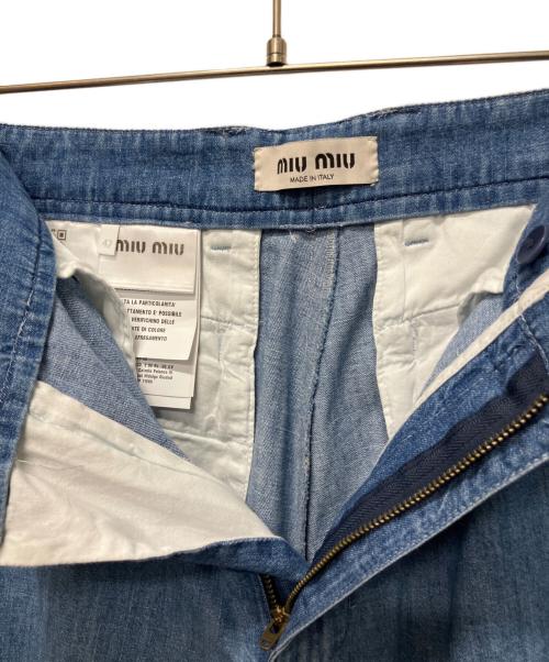 MIU MIU（ミュウミュウ）MIU MIU (ミュウミュウ) ロゴ刺繍 シャンブレーデニムパンツ ブルー サイズ:42の古着・服飾アイテム