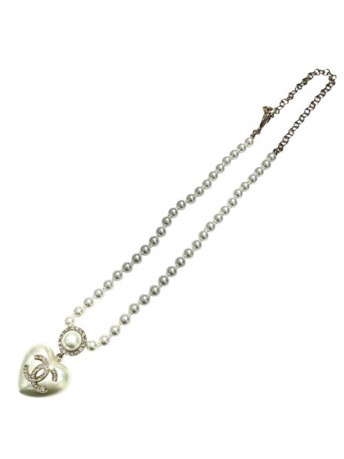 CHANEL（シャネル）CHANEL (シャネル) Chanel Pearl CC Logo Necklace パールココマークネックレス 22SS  ゴールドの古着・服飾アイテム