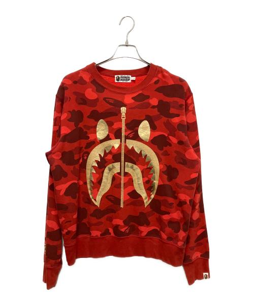 A BATHING APE（アベイシングエイプ）A BATHING APE (アベイシングエイプ) Colour Camo Shark Crew Sweat レッド サイズ:Lの古着・服飾アイテム