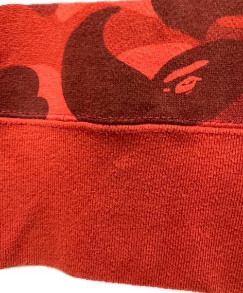 A BATHING APE（アベイシングエイプ）A BATHING APE (アベイシングエイプ) Colour Camo Shark Crew Sweat レッド サイズ:Lの古着・服飾アイテム