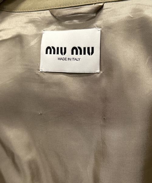 MIU MIU（ミュウミュウ）MIU MIU (ミュウミュウ) ロゴデザインクロップドジャケット/ヴィンテージ加工ジャケット カーキ サイズ:40の古着・服飾アイテム