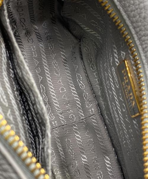 PRADA（プラダ）PRADA (プラダ) ヴィッテロダイノ レザー ショルダーバッグ ライトグレー サイズ:TUの古着・服飾アイテム