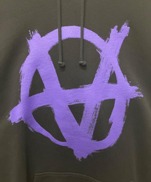 VETEMENTS（ヴェトモン）VETEMENTS (ヴェトモン) Double Anarchy Logo Parker ブラック サイズ:Mの古着・服飾アイテム