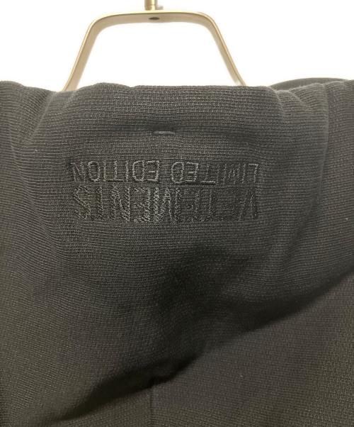 VETEMENTS（ヴェトモン）VETEMENTS (ヴェトモン) Double Anarchy Logo Parker ブラック サイズ:Mの古着・服飾アイテム