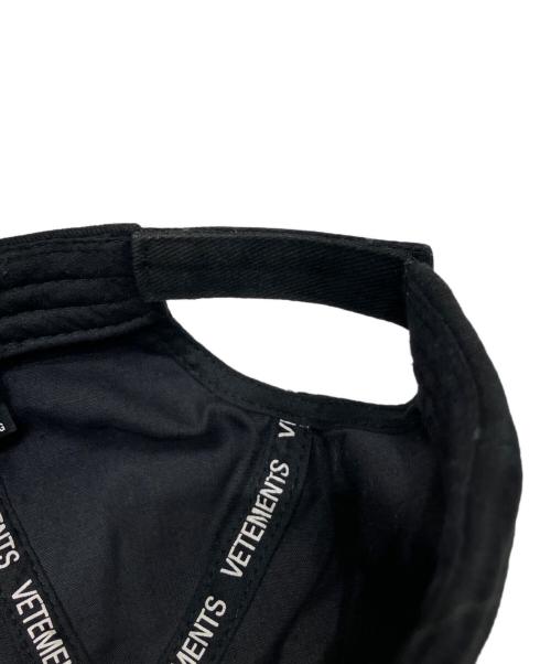 VETEMENTS（ヴェトモン）VETEMENTS (ヴェトモン) HAUTE COUTURE CAP(オートクチュールキャップ) ブラック サイズ:-の古着・服飾アイテム