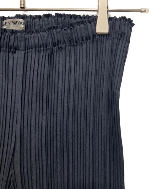ISSEY MIYAKE（イッセイミヤケ）ISSEY MIYAKE (イッセイミヤケ) プリーツパンツ ネイビー サイズ:２の古着・服飾アイテム