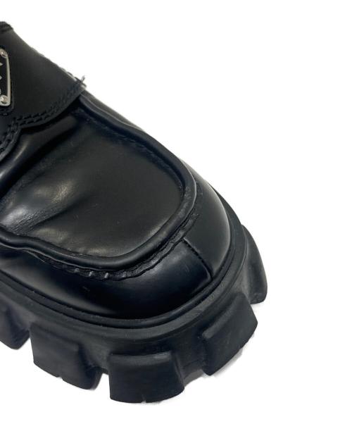 PRADA（プラダ）PRADA (プラダ) モノリスレザーローファー 2DE129 ブラック サイズ:9の古着・服飾アイテム