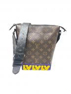 LOUIS VUITTONルイ ヴィトン）の古着「クルーザー M57966」｜ブラウン