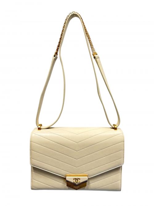 CHANEL（シャネル）CHANEL (シャネル) Vステッチチェーンショルダーバッグ アイボリー サイズ:-の古着・服飾アイテム