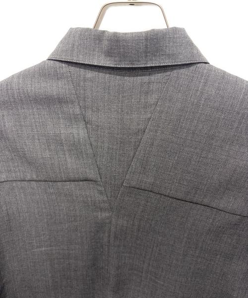 JIL SANDER（ジルサンダー）JIL SANDER (ジルサンダー) ダーツ刺繍長袖シャツ グレー サイズ:44の古着・服飾アイテム