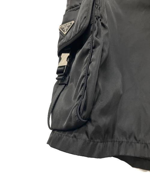 PRADA（プラダ）PRADA (プラダ) Re-Nylon バミューダカーゴハーフパンツ ブラック サイズ:52の古着・服飾アイテム