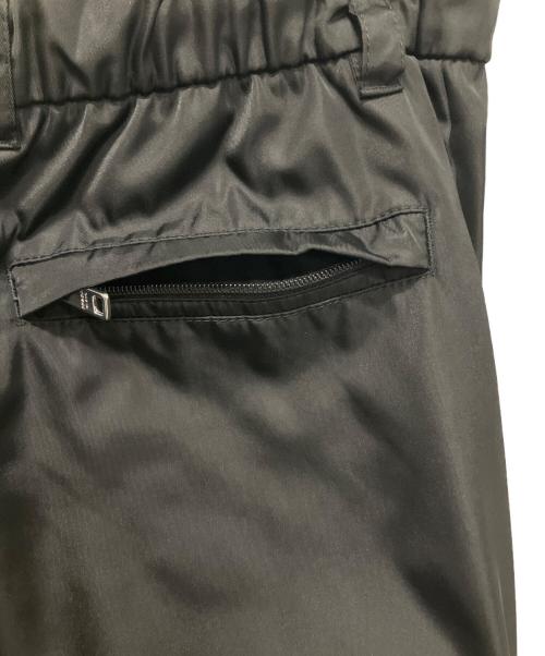 PRADA（プラダ）PRADA (プラダ) Re-Nylon バミューダカーゴハーフパンツ ブラック サイズ:52の古着・服飾アイテム