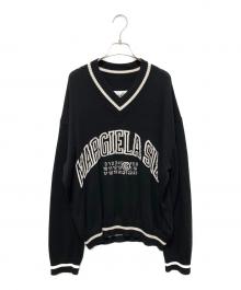 MM6 Maison Margiela（エムエムシックスメゾンマルジェラ）の古着「カレjッジロゴVネックセーター」｜ブラック