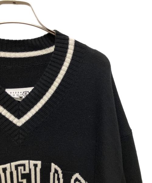 MM6 Maison Margiela（エムエムシックスメゾンマルジェラ）MM6 Maison Margiela (エムエムシックスメゾンマルジェラ) カレjッジロゴVネックセーター ブラック サイズ:Mの古着・服飾アイテム