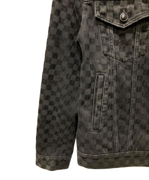 LOUIS VUITTON（ルイ ヴィトン）LOUIS VUITTON (ルイ ヴィトン) 25SS フロックドダミエ デニムトラッカージャケット ブラック サイズ:48の古着・服飾アイテム