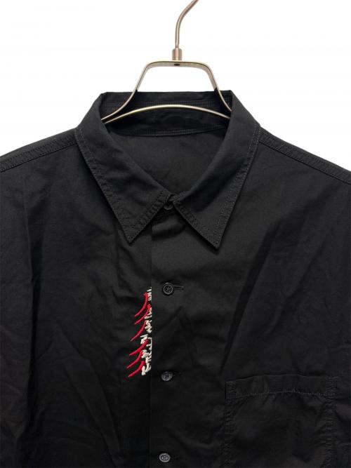 B Yohji Yamamoto（ビーヨウジヤマモト）B Yohji Yamamoto (ビーヨウジヤマモト) 18SS 南無阿弥陀仏刺繍シャツ ブラック サイズ:3の古着・服飾アイテム