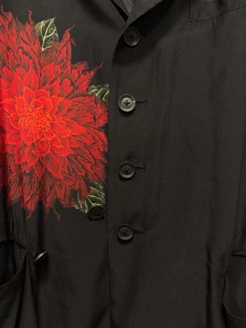 Yohji Yamamoto pour homme（ヨウジヤマモト プールオム）Yohji Yamamoto pour homme (ヨウジヤマモト プールオム) 22ss ダリア柄ベルト付きシルクジャケット ブラック サイズ:2の古着・服飾アイテム