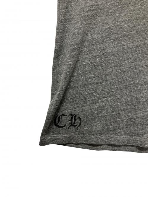 CHROME HEARTS（クロムハーツ）CHROME HEARTS (クロムハーツ) バックCHプラス スクロールロゴTシャツ グレー サイズ:Lの古着・服飾アイテム