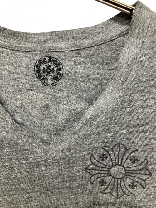 CHROME HEARTS（クロムハーツ）CHROME HEARTS (クロムハーツ) バックCHプラス スクロールロゴTシャツ グレー サイズ:Lの古着・服飾アイテム