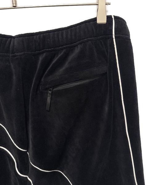 SUPREME（シュプリーム）SUPREME (シュプリーム) UMBRO (アンブロ) 26FW Umbro Velour Track Pant ブラック サイズ:Lの古着・服飾アイテム