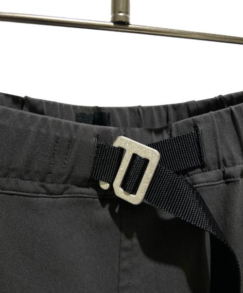MAYKAM（メイカム）MAYKAM (メイカム) ベルトスラックス グレー サイズ:2の古着・服飾アイテム