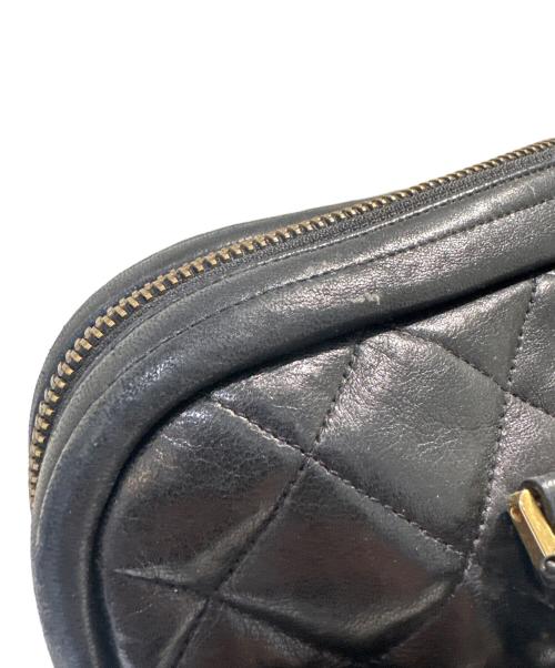 CHANEL（シャネル）CHANEL (シャネル) ダブルチェーンショルダーバッグ ブラック×ゴールド金具の古着・服飾アイテム