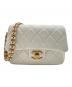 CHANEL（シャネル）の古着「ミニマトラッセ 」｜ホワイト×ゴールド金具