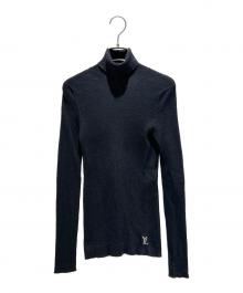 LOUIS VUITTON（ルイ ヴィトン）の古着「ロゴタートルネックニット RW211W IQS FGKL22」｜ブラック