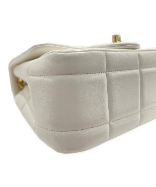 CHANEL（シャネル）CHANEL (シャネル) チョコバーミニマトラッセ/Chocolate Bar Mini Matelassé  ホワイト×ゴールド金具の古着・服飾アイテム