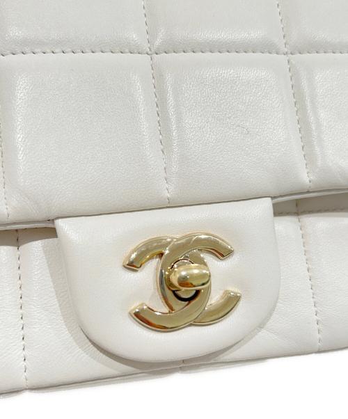 CHANEL（シャネル）CHANEL (シャネル) チョコバーミニマトラッセ/Chocolate Bar Mini Matelassé  ホワイト×ゴールド金具の古着・服飾アイテム