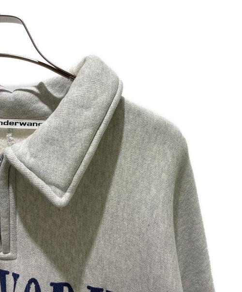 ALEXANDER WANG（アレキサンダー・ワン）ALEXANDER WANG (アレキサンダー・ワン) HALF ZIP SWEATSHIRT WITH NY PUFF GRAPHIC　UCC1231600 ライトグレー サイズ:Mの古着・服飾アイテム