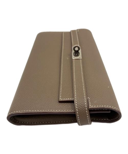 HERMES（エルメス）HERMES (エルメス) ケリーウォレット/Kelly Wallet エトゥープ×シルバー金具の古着・服飾アイテム