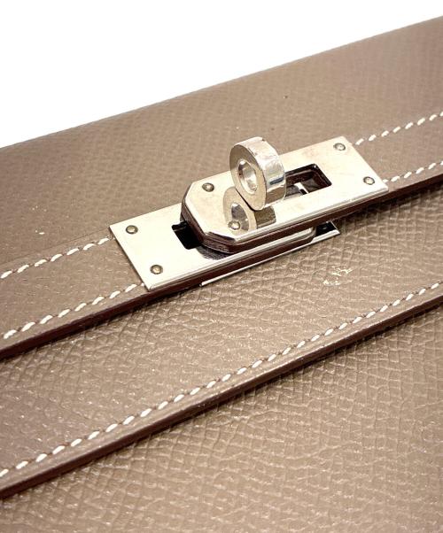 HERMES（エルメス）HERMES (エルメス) ケリーウォレット/Kelly Wallet エトゥープ×シルバー金具の古着・服飾アイテム