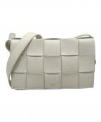 BOTTEGA VENETAボッテガベネタ）の古着「カセットイントレチャートショルダーバッグ」｜ホワイト